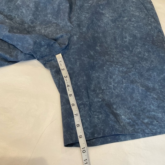 Lululemon Pace Breaker Short 9" *Liner Built in Cell Phone Pouch in Size Medium - Picture 13 of 15